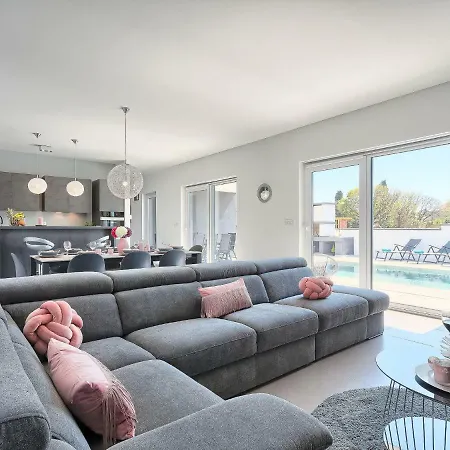 Ella Premantura By Interhome ヴィラ