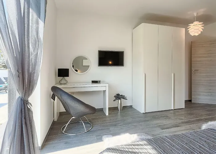 Ella Premantura By Interhome * Pola