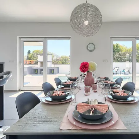 Ella Premantura By Interhome