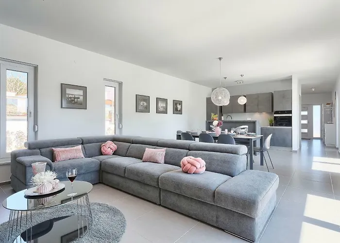 Ella Premantura By Interhome Pula