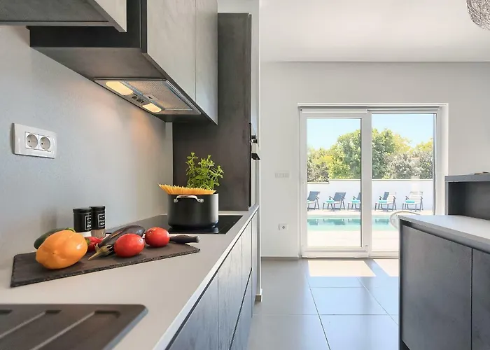 Ella Premantura By Interhome