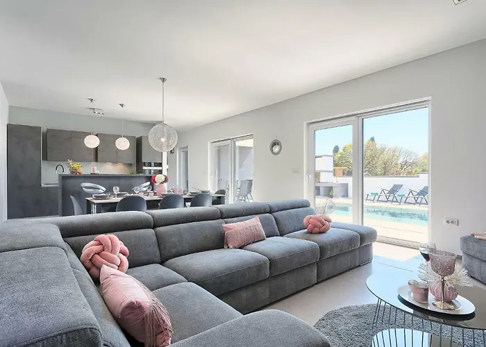 Ella Premantura By Interhome Vila