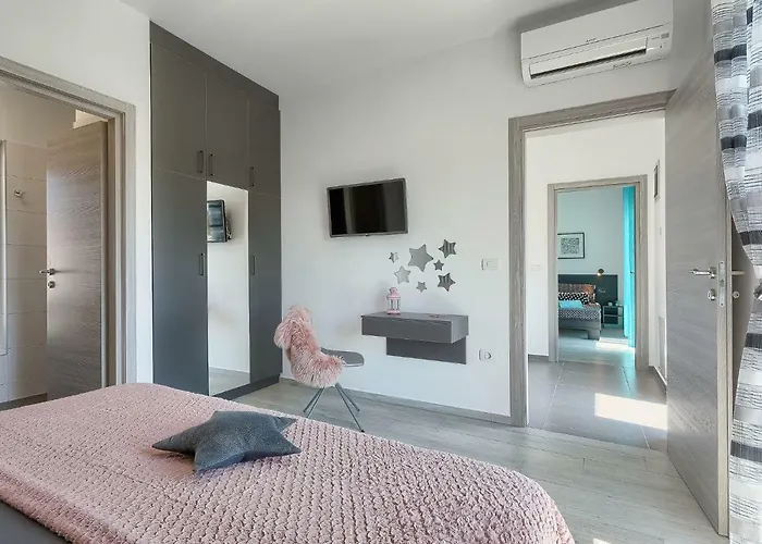 Ella Premantura By Interhome Pula