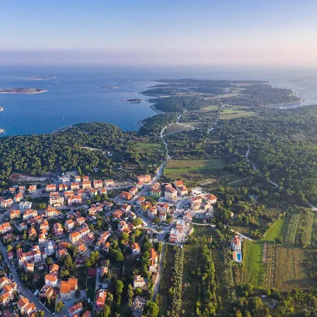 Ella Premantura By Interhome Пула